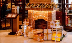 Vive una Navidad con sentido en The Ritz-Carlton, Santiago y su chimenea de galletas de jengibre