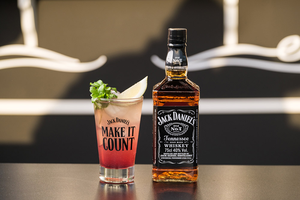 Jack Daniel’s, el whiskey oficial de Lollapalooza Chile 2023, sorprende con inédita coctelería tributo al Rock