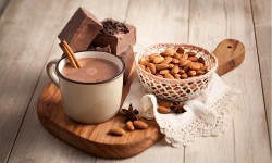 El consumo de almendras con chocolate negro mejoran los niveles de colesterol y disminuyen enfermedades cardiacas