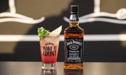 Jack Daniel’s, el whiskey oficial de Lollapalooza Chile 2023, sorprende con inédita coctelería tributo al Rock