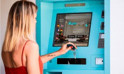 Presenta al mercado el kiosco de check-in y terminales de auto check-in XS-Serie Roommatik