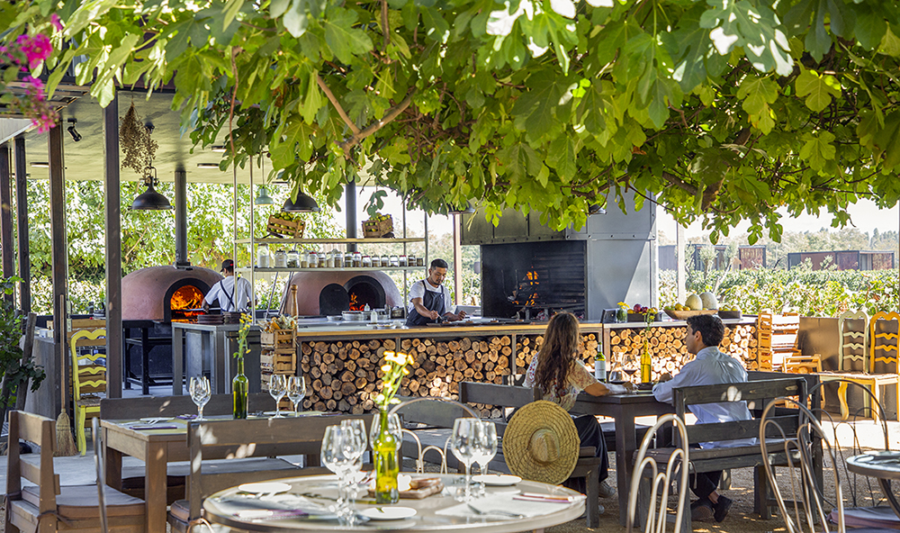 Nuevo patio de fuegos del restaurant Rayuela en Colchagua