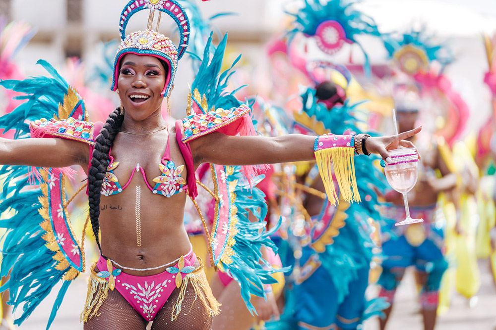 Aruba se viste de color y alegría con el regreso de su Carnaval