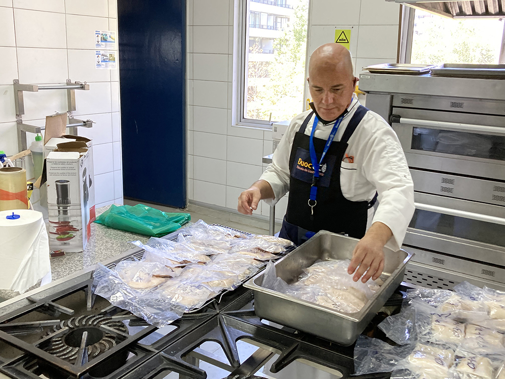 Presenta ensayo sobre la carga bacteriana en cocina al vacío